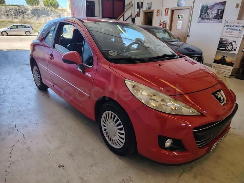 Usado Peugeot 207 70 CV (51 kW) 2010 Rojo Berlina
