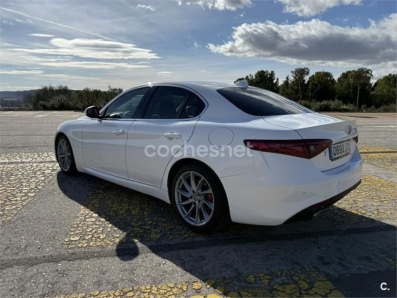 Usado Alfa Romeo Giulia Super 180 CV (132 kW) 2016 Blanco Berlina