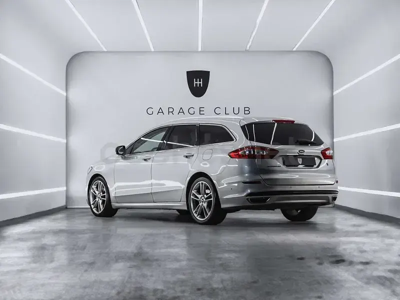 Usado Ford Mondeo Titanium 180 CV (132 kW) 2014 Gris / plata Familiar