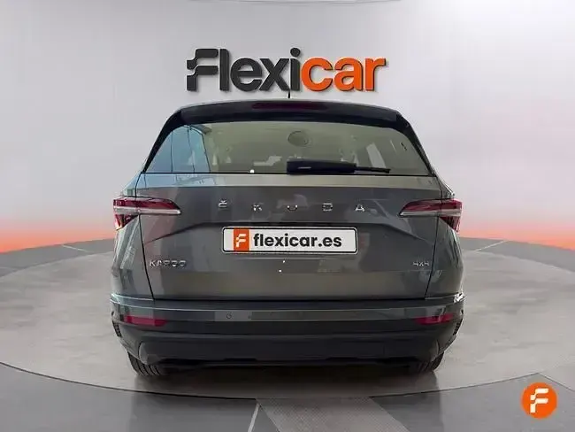 Usado Skoda Karoq Selection 150 CV (110 kW) 2024 Gris SUV
