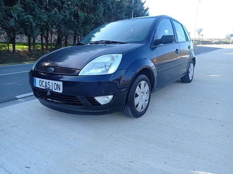 Usado Ford Fiesta Trend 80 CV (58 kW) 2004 Azul Utilitario