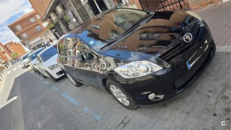 Usado Toyota Auris Active 90 CV (66 kW) 2013 Negro Berlina