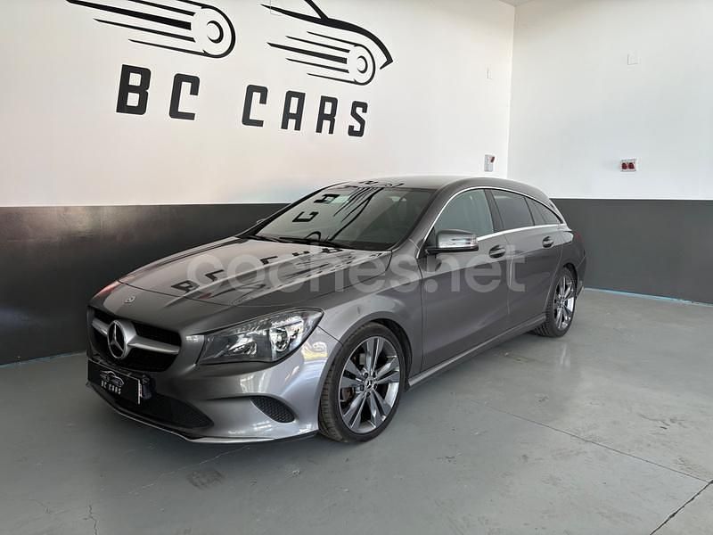 Usado Mercedes CLA200 Shooting Brake 150 CV (110 kW) 2019 Gris / plata Familiar