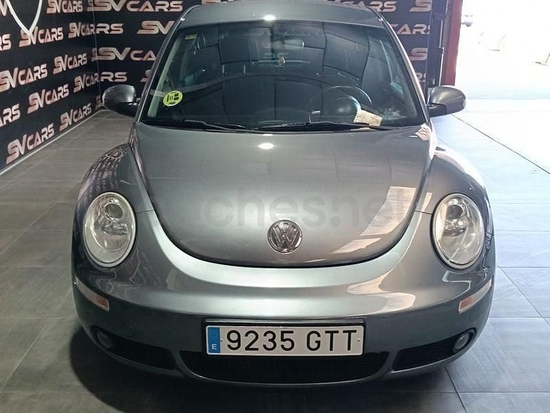 Usado VW New Beetle 105 CV (77 kW) 2008 Gris / plata Utilitario