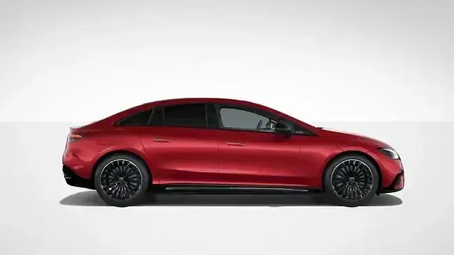 Nuevo Mercedes EQE350 AMG 234 kW (319 CV) 2026 Rojo Berlina