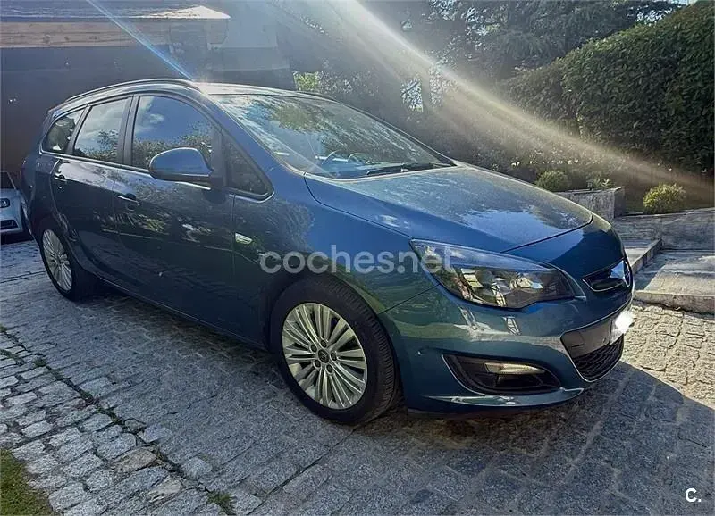 Usado Opel Astra Selective 136 CV (100 kW) 2015 Azul Familiar