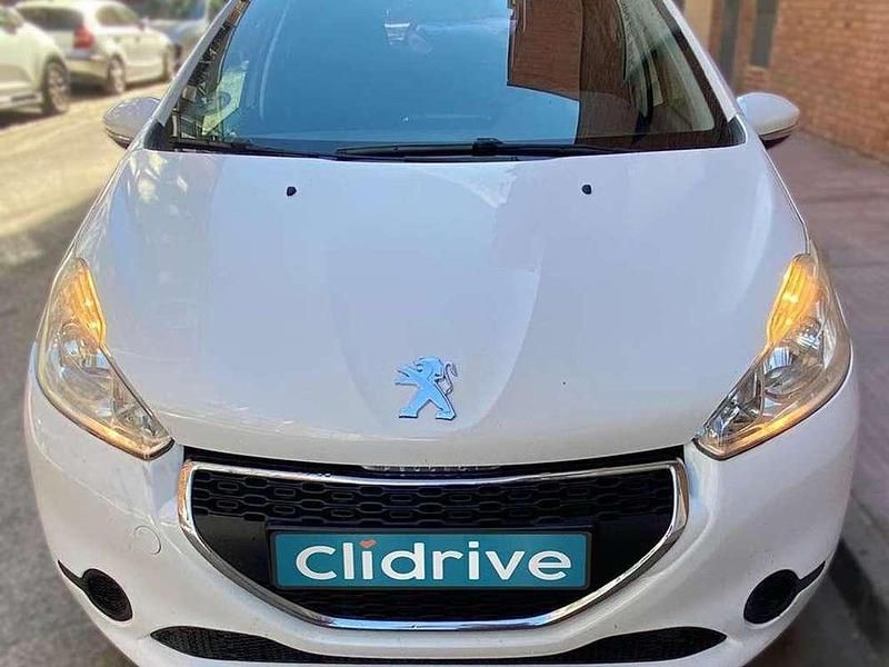 Usado Peugeot 208 Access 82 CV (60 kW) 2013 Blanco Utilitario