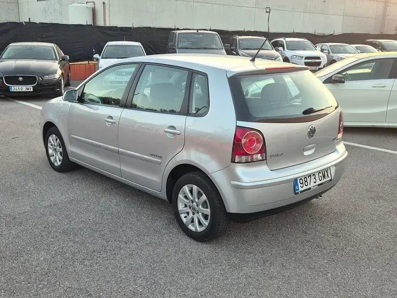 Usado VW Polo United 70 CV (51 kW) 2009 Gris / plata Utilitario