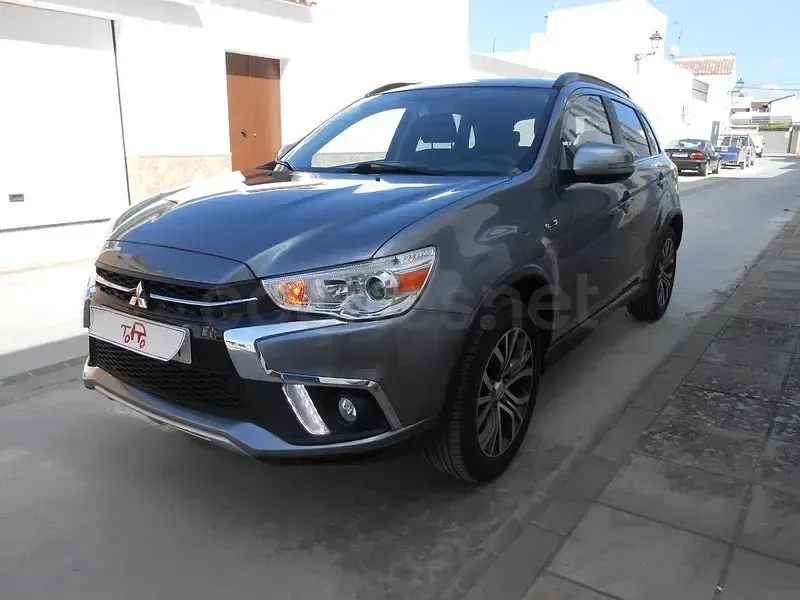 Usado Mitsubishi ASX Motion 117 CV (86 kW) 2019 Gris / plata SUV