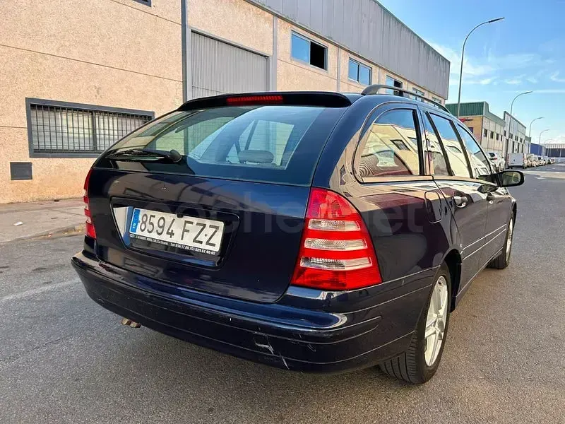 Usado Mercedes C200 Classic 122 CV (89 kW) 2007 Azul Familiar