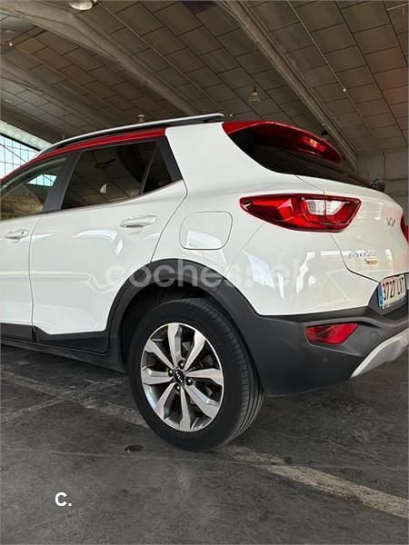 Usado Kia Stonic 100 CV (73 kW) 2022 Blanco SUV