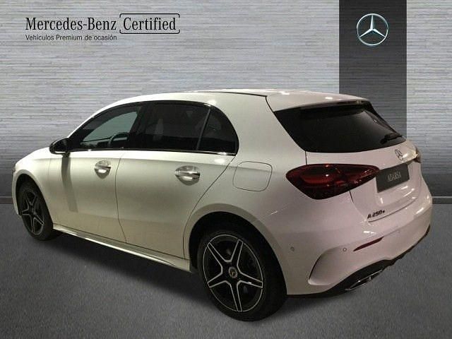 Usado Mercedes A250 AMG line 218 CV (160 kW) 2025 Blanco polar