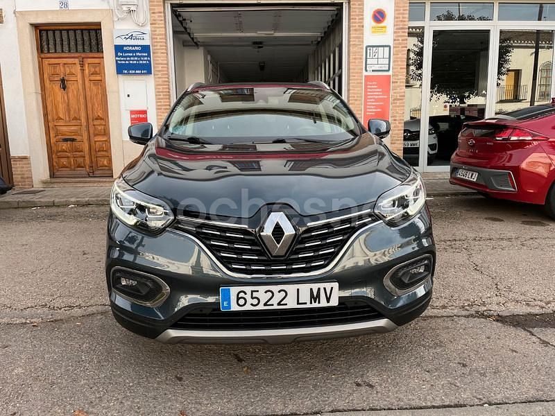 Usado Renault Kadjar Zen 140 CV (102 kW) 2021 Gris / plata SUV
