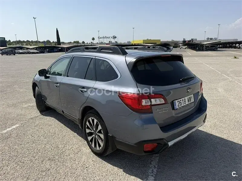 Usado Subaru Outback 175 CV (128 kW) 2017 Gris / plata Familiar