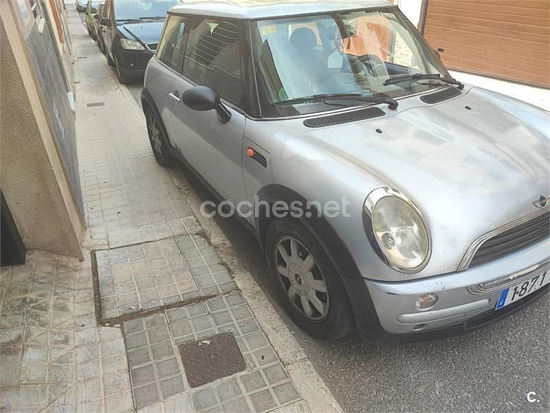 Usado Mini ONE 90 CV (66 kW) 2004 Gris / plata Utilitario