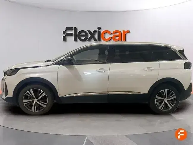 Usado Peugeot 5008 Allure 136 CV (100 kW) 2024 Blanco SUV