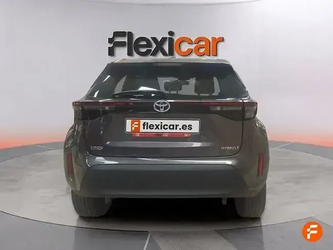 Usado Toyota Yaris Active 116 CV (85 kW) 2022 Gris Utilitario