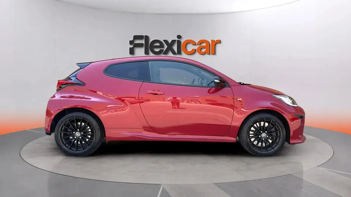Usado Toyota Yaris 261 CV (191 kW) 2021 Rojo Utilitario