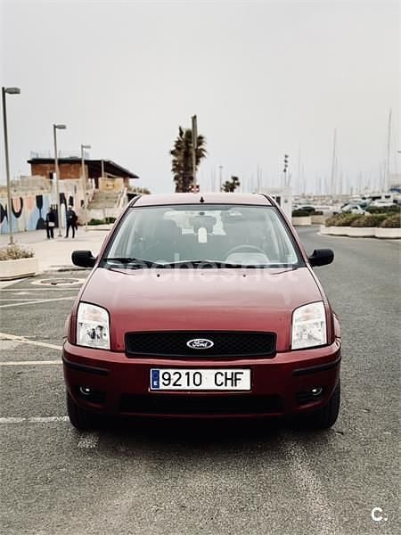 Usado Ford Fusion Trend 68 CV (50 kW) 2003 Violeta / lila Utilitario