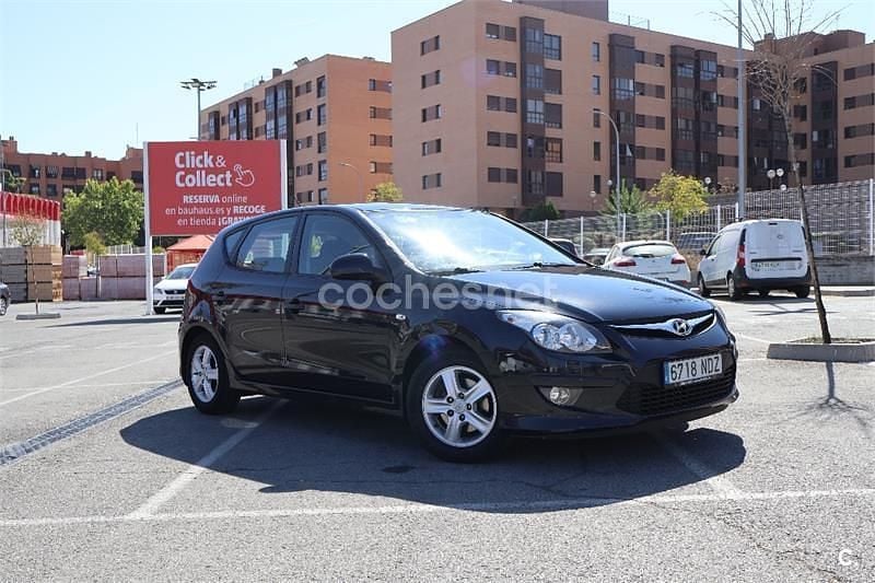 Negro Usado 2011 Hyundai i30 Comfort Berlina | 6350 € (Precio justo) - Imagen 1/4