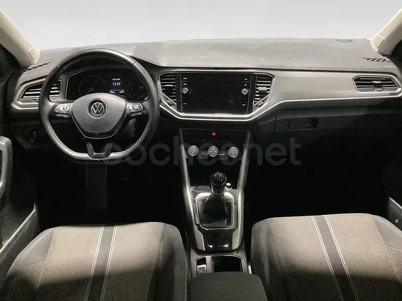 Usado VW T-Roc Advance 110 CV (80 kW) 2022 Gris / plata SUV