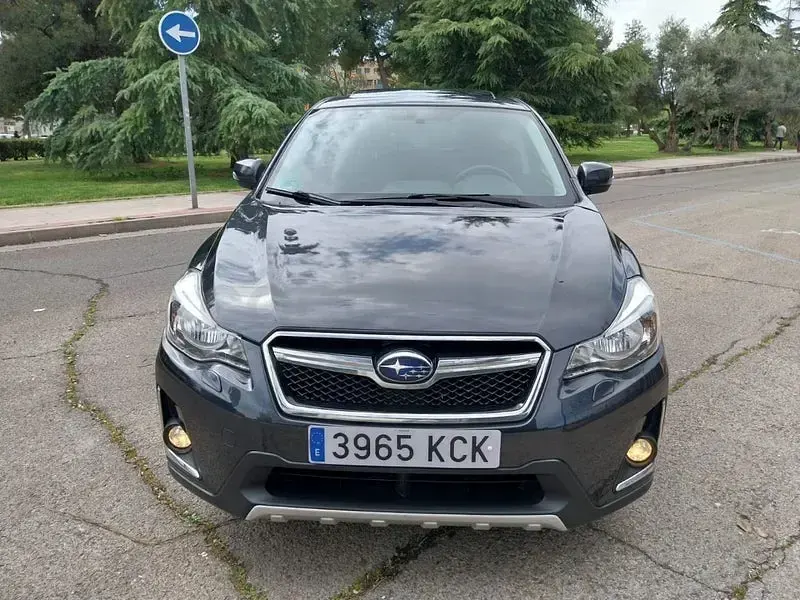 Usado Subaru XV 147 CV (108 kW) 2017 Gris / plata SUV
