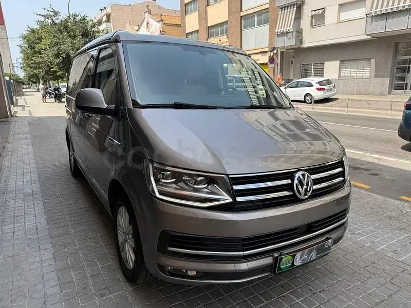 Usado VW California California 204 CV (150 kW) 2018 Gris / plata Van