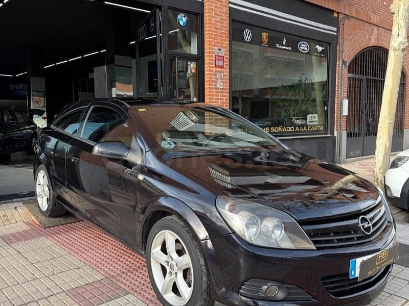 Usado Opel Astra GTC Sport 120 CV (88 kW) 2007 Negro Berlina