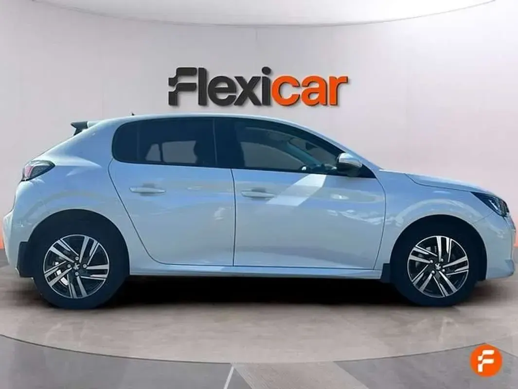Usado Peugeot 208 Allure 131 CV (96 kW) 2021 Blanco Utilitario