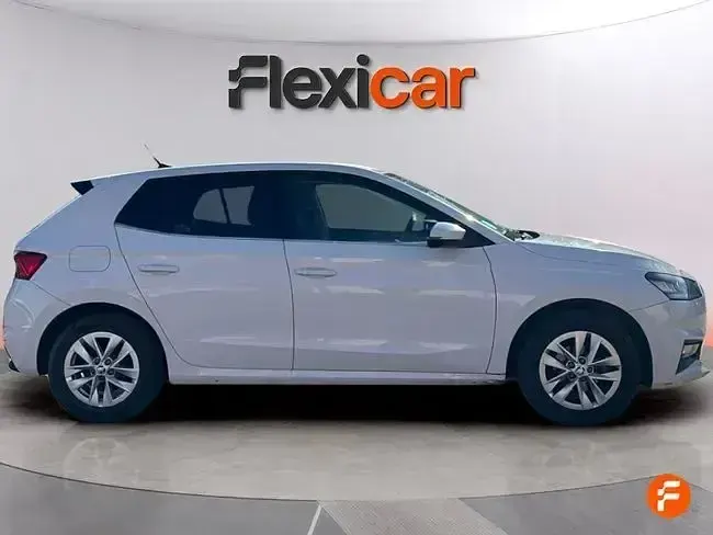 Usado Skoda Fabia Selection 95 CV (69 kW) 2024 Blanco Berlina