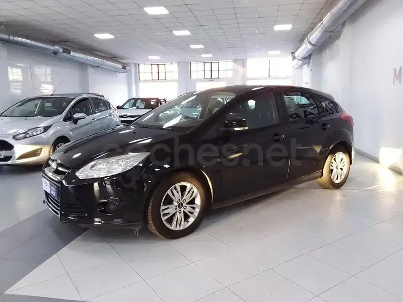 Usado Ford Focus Trend 100 CV (73 kW) 2014 Negro Berlina