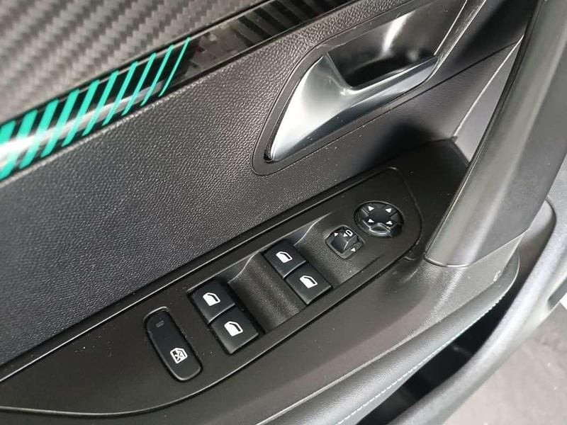 Usado Peugeot 2008 Allure 131 CV (96 kW) 2021 Blanco SUV