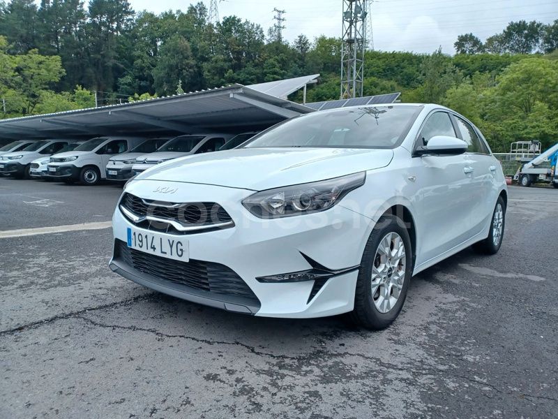 Blanco Usado 2022 Kia Ceed Berlina | 14.900 € (Precio justo) - Imagen 1/4