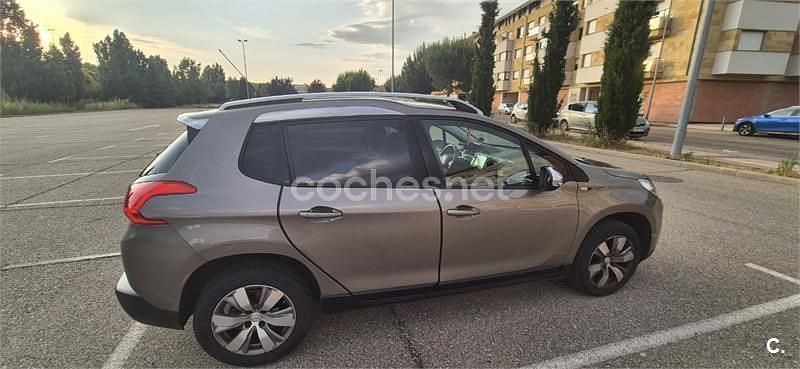 Usado Peugeot 2008 Style 100 CV (73 kW) 2016 Marrón SUV