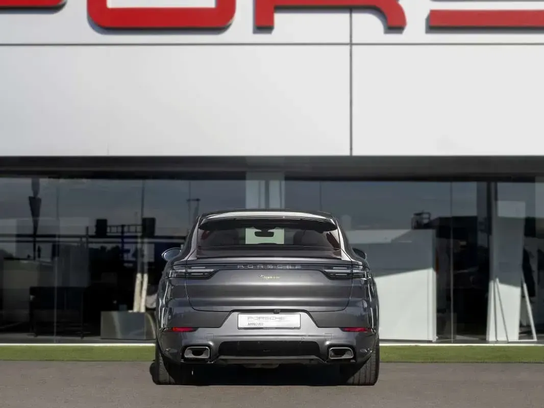 Usado Porsche Cayenne 462 CV (339 kW) 2022 Gris / plata SUV