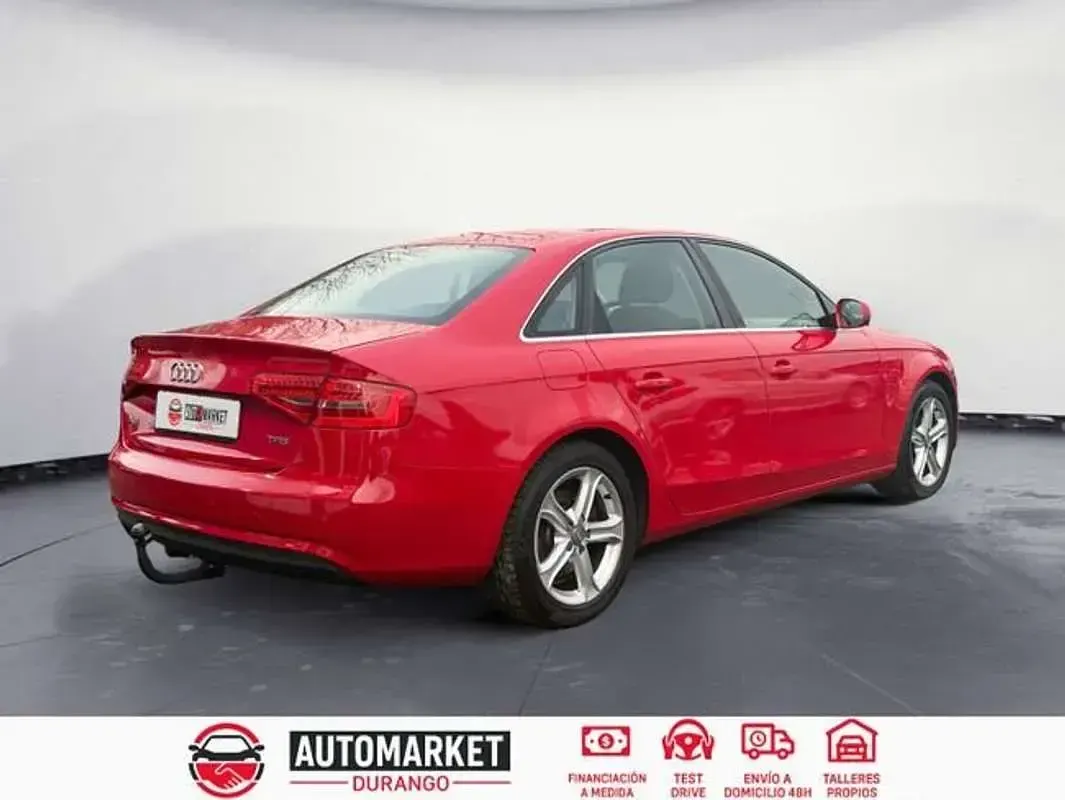 Usado Audi A4 120 CV (88 kW) 2014 Plateado Berlina