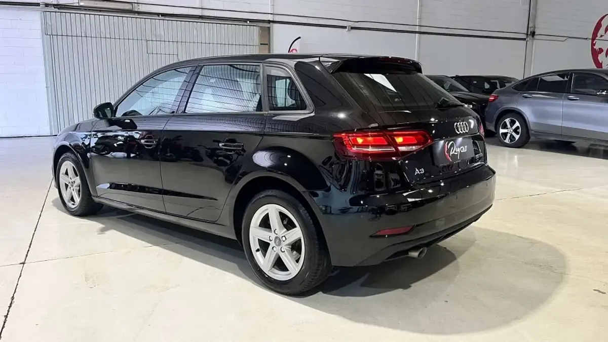 Usado Audi A3 Sportback 116 CV (85 kW) 2020 Negro Utilitario