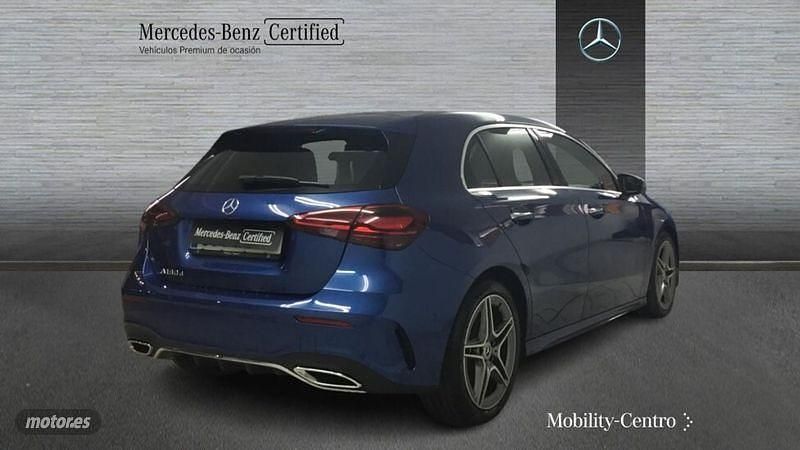 Usado Mercedes A180 AMG line 116 CV (85 kW) 2024 Azul espectra Berlina
