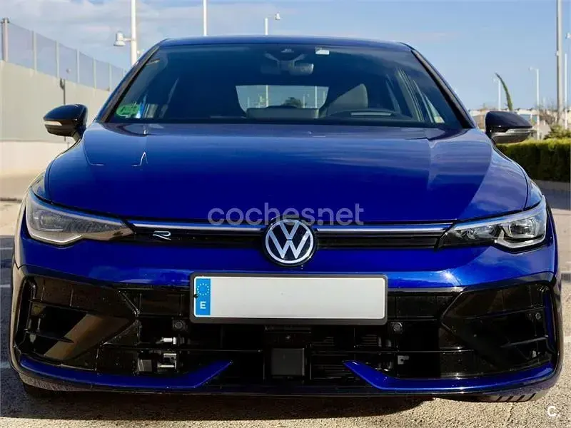 Usado VW Golf VIII R 333 CV (244 kW) 2025 Azul Berlina