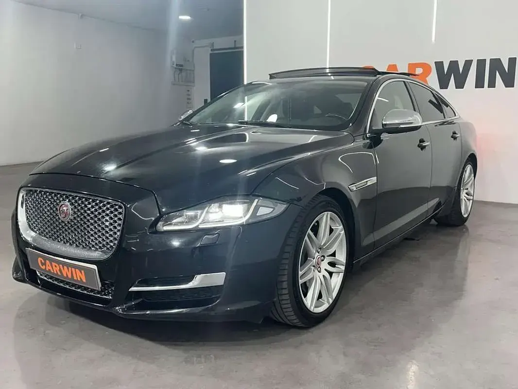 Usado Jaguar XJ Premium Luxury 300 CV (220 kW) 2017 Negro Berlina