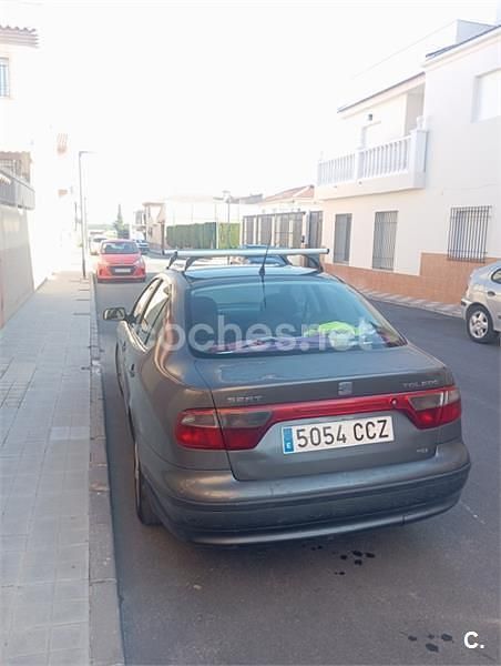 Usado Seat Toledo Sport 110 CV (80 kW) 2002 Gris / plata Berlina