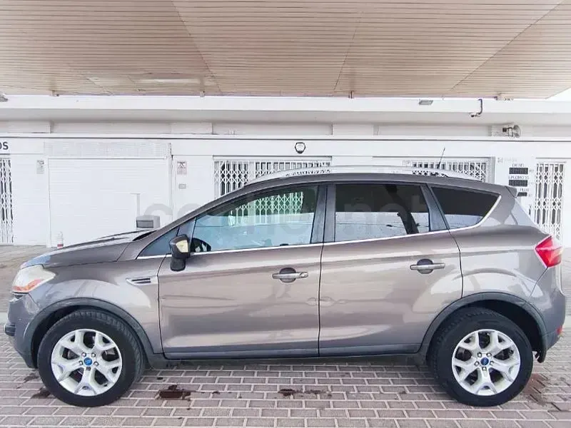 Usado Ford Kuga Trend 140 CV (102 kW) 2011 Beige SUV