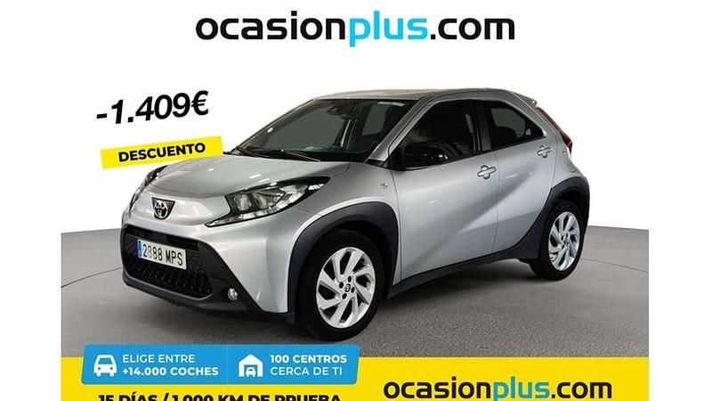 Gris Usado 2024 Toyota Aygo Play Utilitario | 14.091 € (Precio justo) - Imagen 1/4