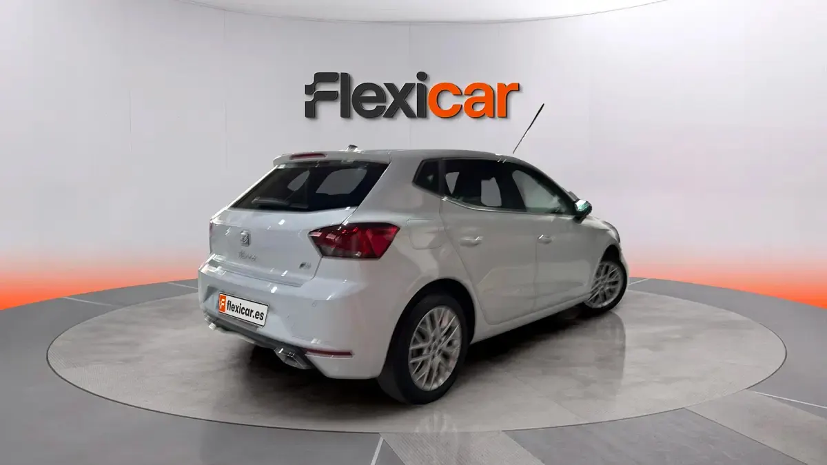 Usado Seat Ibiza FR 110 CV (80 kW) 2024 Blanco Utilitario
