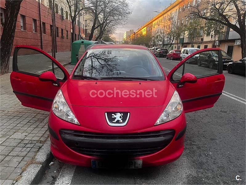 Usado Peugeot 207 70 CV (51 kW) 2007 Rojo Berlina