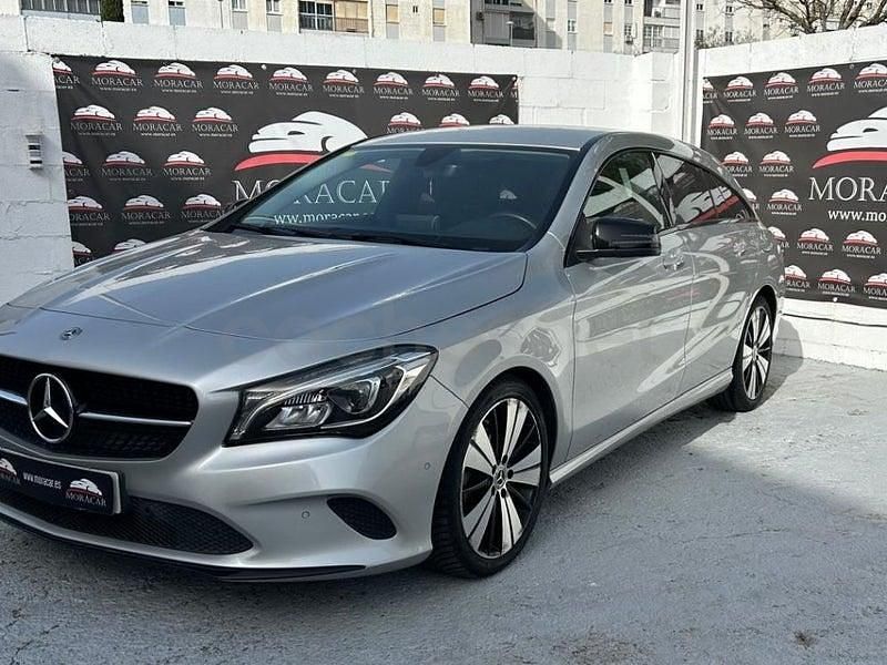 Usado Mercedes CLA200 Shooting Brake 136 CV (100 kW) 2017 Gris / plata Familiar