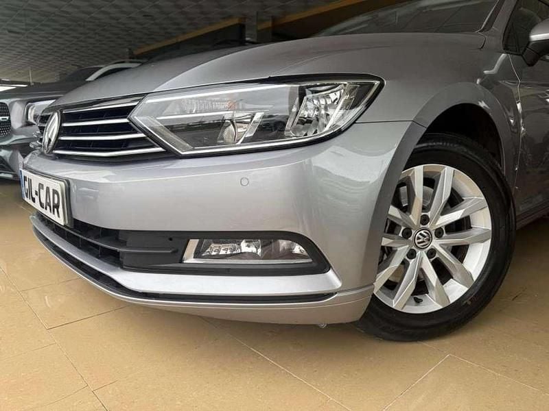 Usado VW Passat Advance 150 CV (110 kW) 2019 Plateado Berlina