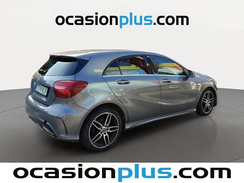 Usado Mercedes A180 122 CV (89 kW) 2018 Gris / plata Berlina