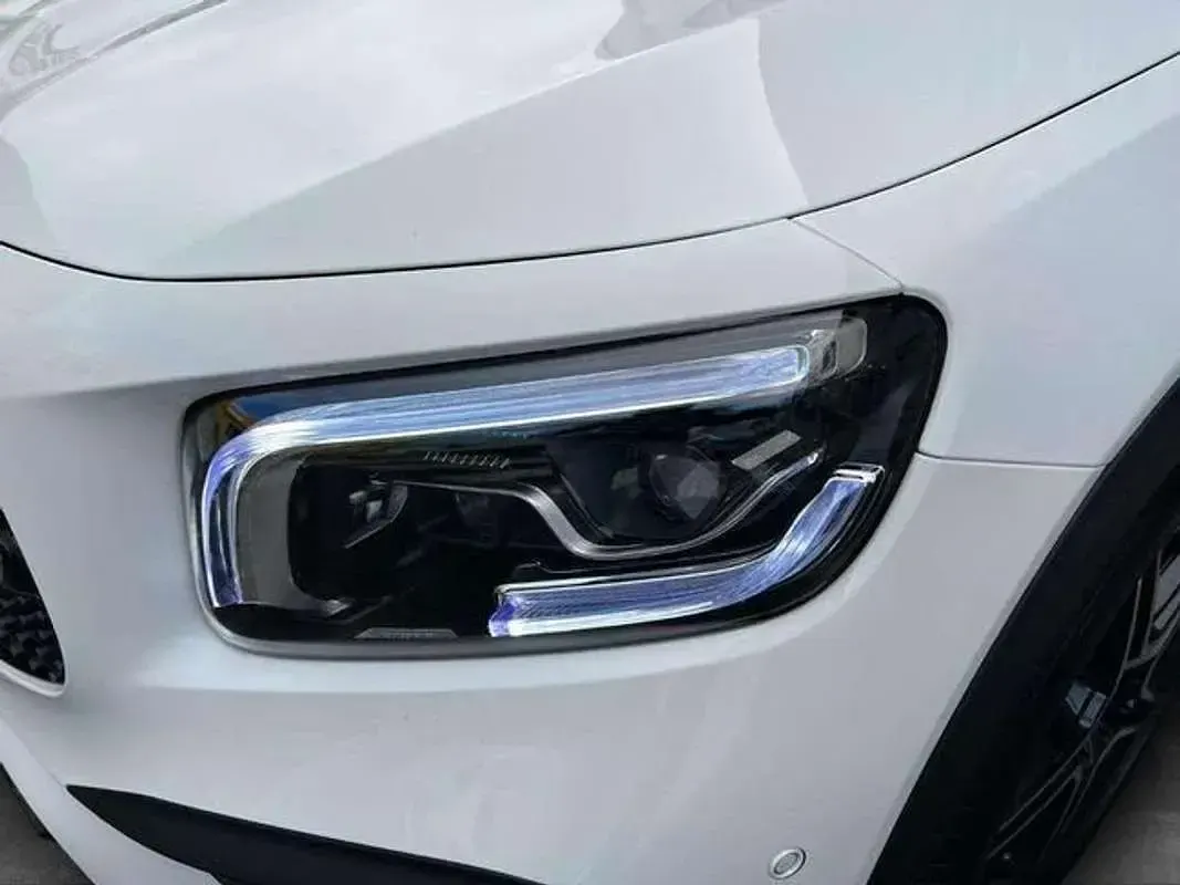 Usado Mercedes GLB200 AMG 163 CV (119 kW) 2022 Blanco SUV