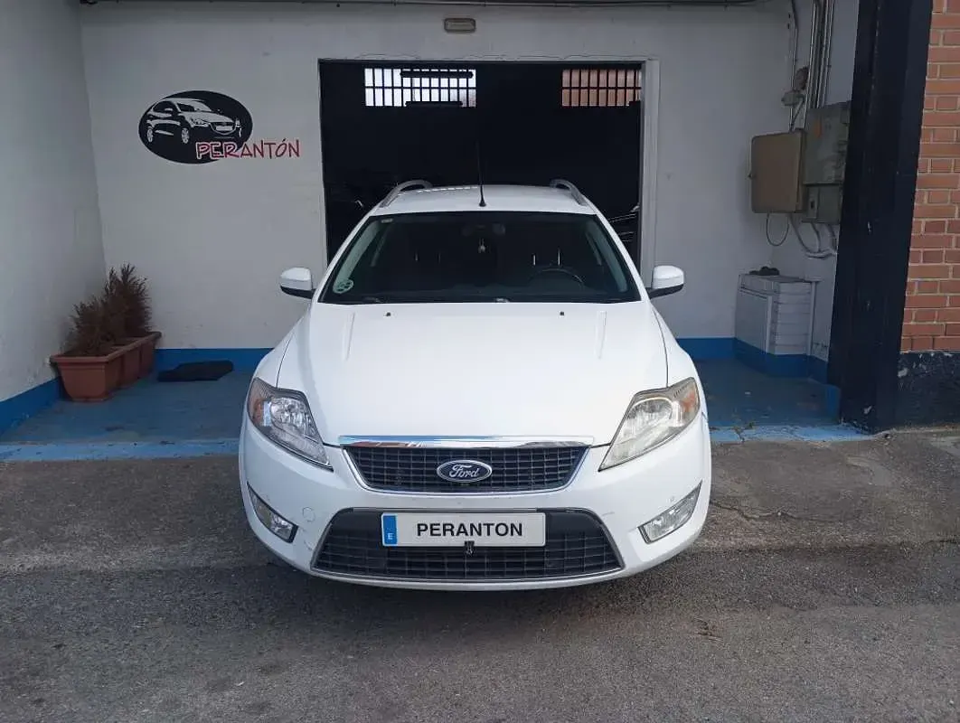 Usado Ford Mondeo Trend 140 CV (102 kW) 2009 Blanco Familiar